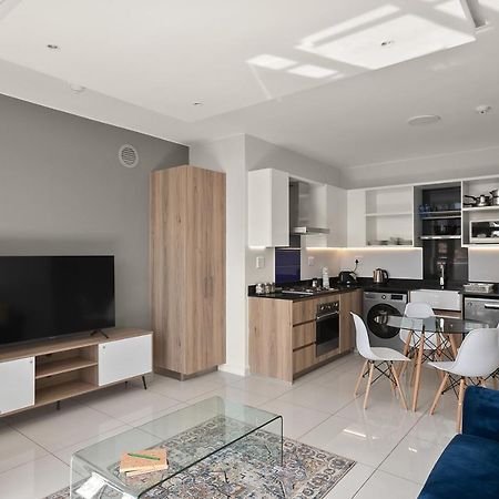 The Median Rosebank Luxury Apartment - Building With Generator Γιοχάνεσμπουργκ Εξωτερικό φωτογραφία