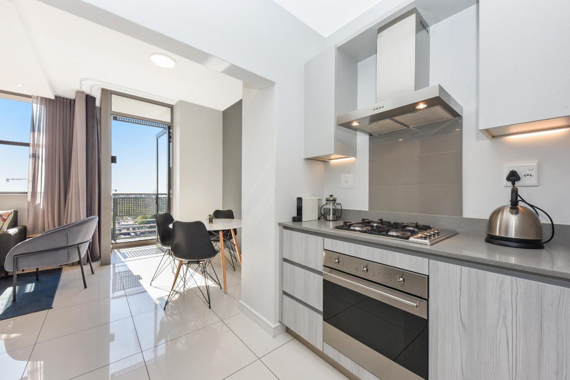 The Median Rosebank Luxury Apartment - Building With Generator Γιοχάνεσμπουργκ Εξωτερικό φωτογραφία