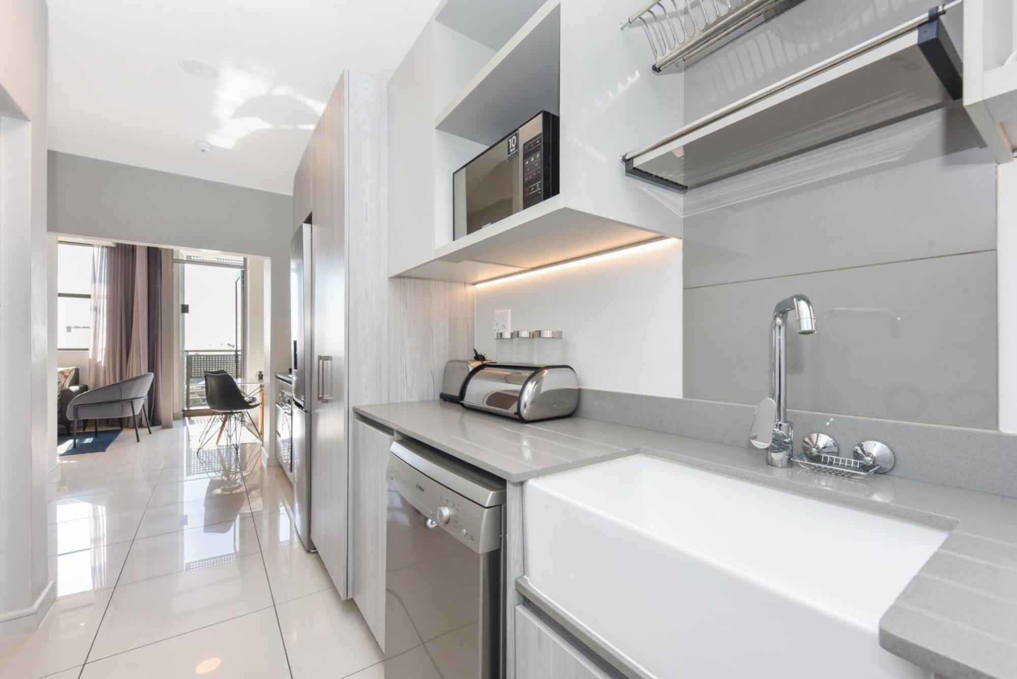 The Median Rosebank Luxury Apartment - Building With Generator Γιοχάνεσμπουργκ Εξωτερικό φωτογραφία