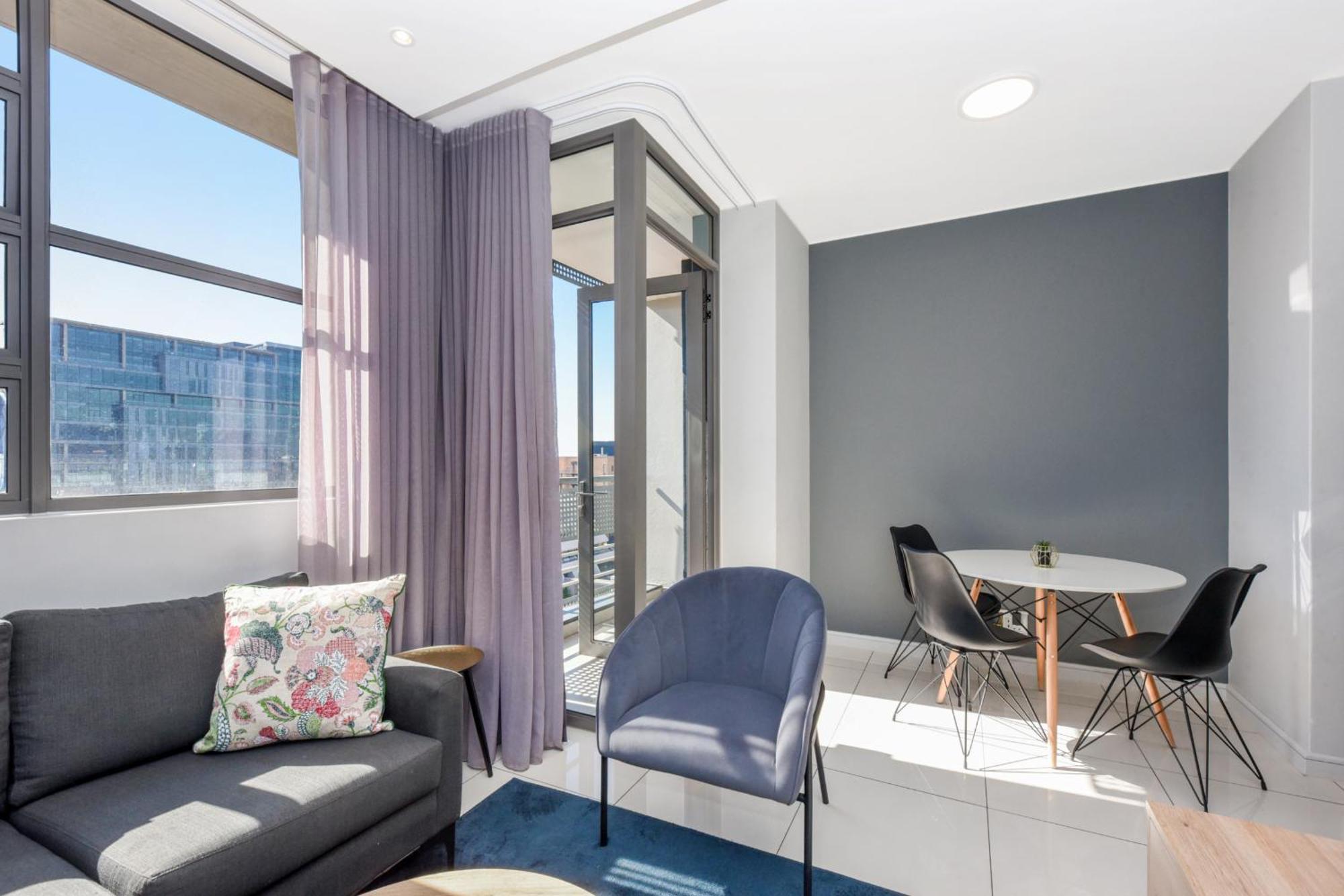 The Median Rosebank Luxury Apartment - Building With Generator Γιοχάνεσμπουργκ Εξωτερικό φωτογραφία