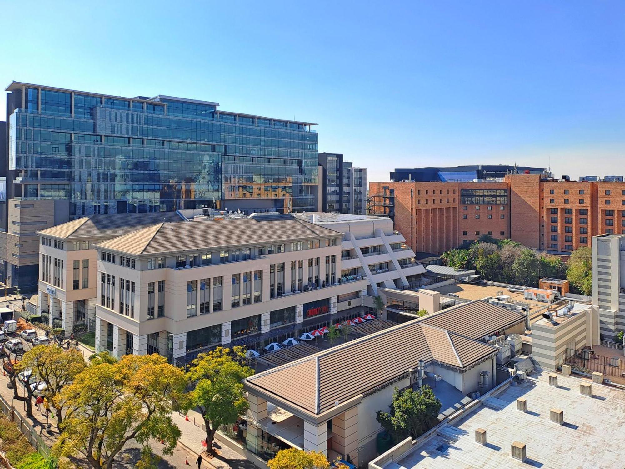 The Median Rosebank Luxury Apartment - Building With Generator Γιοχάνεσμπουργκ Εξωτερικό φωτογραφία